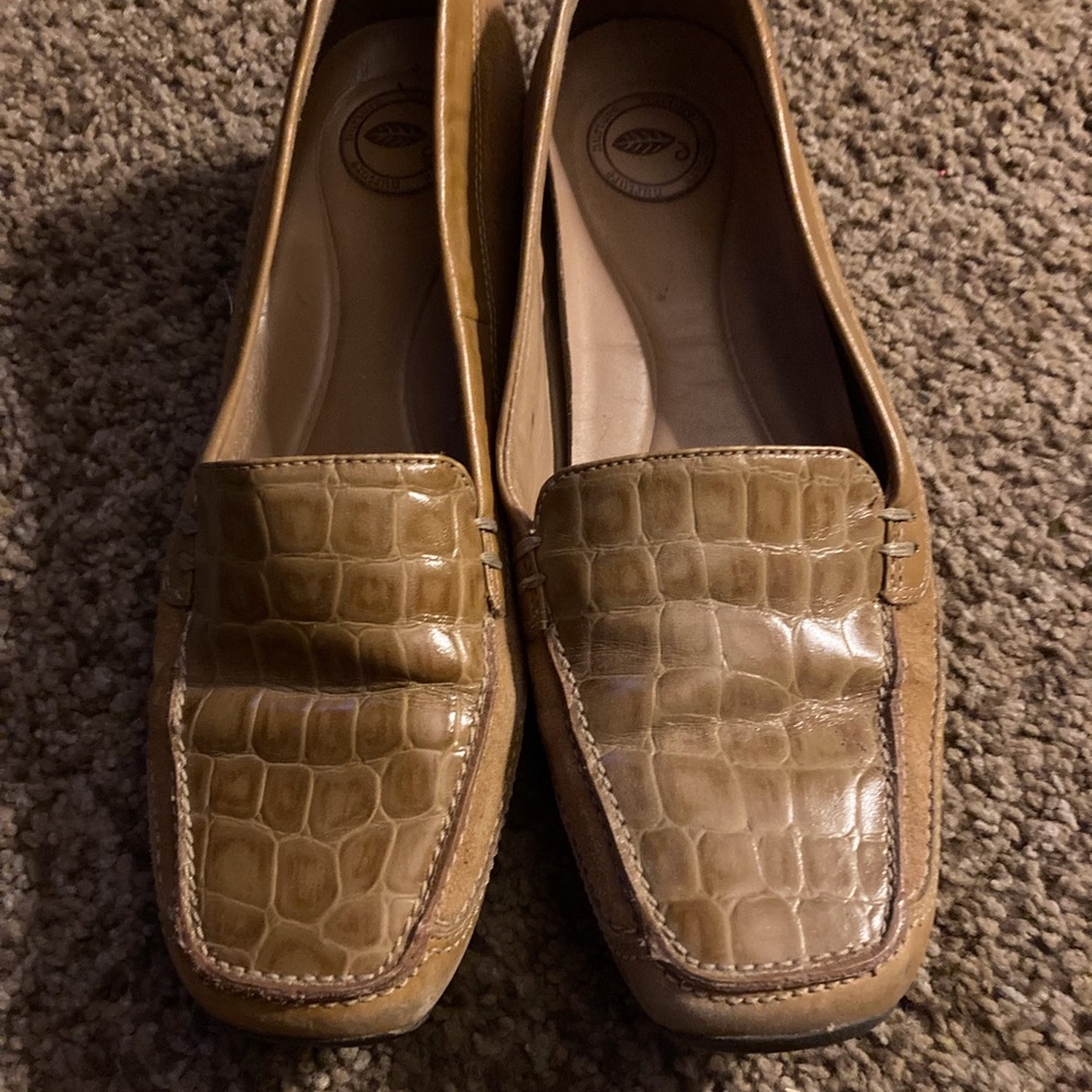 Nurture loafer leather sz6 beige